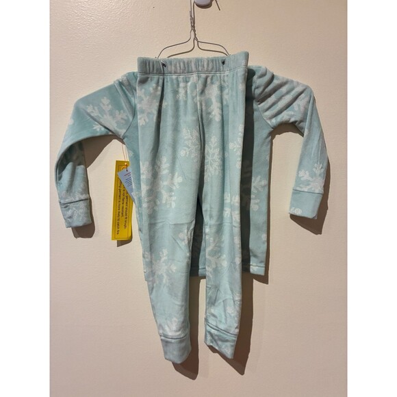 NWT Cat & Jack Light Green Snowflake Pajamas - 4T - Picture 2 of 3